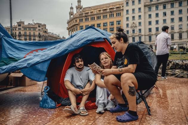 September 30, 2026, Barcelona, Catalonia, Spain: Protesters gather at a tent camp in BarcelonaÃ¢â‚¬â ¢s PlaoÂßa de Catalunya to demand affordable housing and an end to evictions amid nationwide protests over SpainÃ¢â‚¬â ¢s housing crisis. Barcelona Spain - ZUMAo105 20260930_fap_o105_011 Copyright: xMatthiasxOesterlex