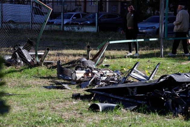 Russian Drone Crashes Near Apartment Block without Detonating - Kyiv The wreckage of a Russian drone that crashed in the courtyard of a residential building lies on the ground near a playground in the Obolonskyi district, Kyiv, Ukraine, September 30, 2026. The warhead did not detonate. Photo by Marianna Kotyk Ukrinform ABACAPRESS.COM Kyiv Ukraine  Copyright: xUkrinform ABACAx