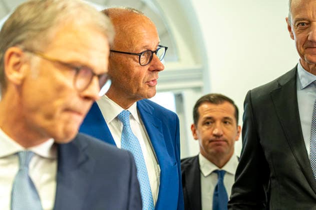 Friedrich Merz (EUR), Germany, Berlin, September 30, 2026 Press statements by Federal Chancellor Friedrich Merz (CDU), Christian Sewing (Deutsche Bank), and Roland Busch (Siemens) Keynote address by Federal Chancellor Merz at the annual meeting of the Made for Germany initiative in the Mosaikhalle at Siemens AG