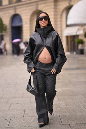 Sabrina Sato, who is pregnant, arrives for a fitting at the Schiaparelli house during Paris Fashion Week (PFW) on September 30, 2026. Pierre Perusseau, Bestimage. A pregnant Sabrina Sato arrives for a fitting at the Schiaparelli house during Paris Fashion Week (PFW) in Paris, France.  Copyright: xPierrexPerusseaux xBestimagexPierrexPerusseaux xBestimagex