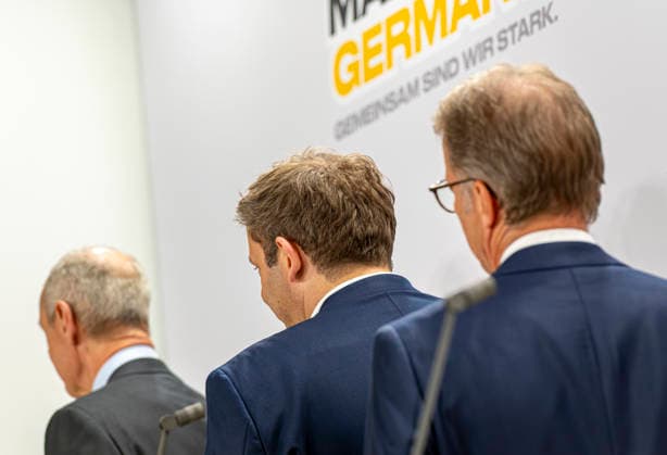 Roland Busch, Lars Klingbeil, Christian Sewing, EUR, Germany, Berlin, September 30, 2026. Following the press statement by Vice Chancellor and Federal Minister of Finance Lars Klingbeil (SPD), Christian Sewing (far right, Deutsche Bank), and Roland Busch (in the front, from Siemens).