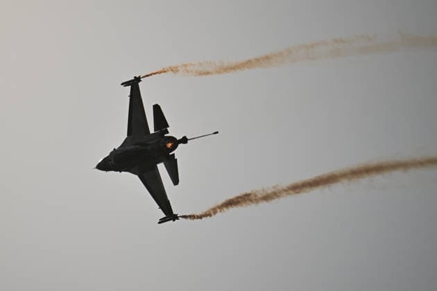 TEKNOFEST Southeast in Turkiye s Sanliurfa SANLIURFA, TURKIYE - SEPTEMBER 30: SOLOTURK performs an aerial demonstration during the Aviation, Space and Technology Festival (TEKNOFEST), world s largest aviation, space, and technology festival at the Sanliurfa GAP Airport for its 15th edition in Sanliurfa, Turkiye on September 30, 2026. Adsiz Gunebakan Anadolu Sanliurfa Turkey. Editorial use only. Please get in touch for any other usage.  Copyright: x2026xAnadoluxAdsizxGunebakanx