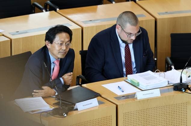 Thuringian State Parliament, Justice Committee, September 30, 2026, Erfurt, Thuringian State Parliament, Justice Committee, Oral hearing on the motion by the Die Linke parliamentary group to initiate proceedings to ban the AfD. Pictured: Chan Jo Jun being heard during the hearing, next to him Dr. Christian Conrad