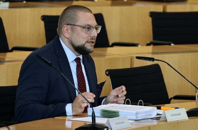 Thuringian State Parliament, Justice Committee, September 30, 2026, Erfurt, Thuringian State Parliament, Justice Committee, Oral Hearing on the Motion by The Left Party to Initiate Proceedings to Ban the AfD (Image: Dr. Christian Conrad, who is being heard)