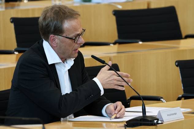 Thuringian State Parliament Justice Committee, September 30, 2026, Erfurt, Thuringian State Parliament, Justice Committee, Oral Hearing on the Motion by the Die Linke Parliamentary Group to Initiate Proceedings to Ban the AfD; Pictured: Dr. Hendrik Cremer, Testifying