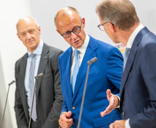 Roland Busch, Friedrich Merz, Christian Sewing, EUR, Germany, Berlin, September 30, 2026 Press statements by the Vice Chancellor and Federal Minister of Finance, along with Lars Klingbeil (SPD), Christian Sewing (right, Deutsche Bank), and Roland Busch (left, Siemens)