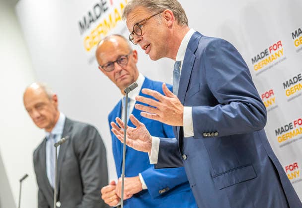 Roland Busch, Friedrich Merz, Christian Sewing, EUR, Germany, Berlin, September 30, 2026 Press statements by the Vice Chancellor and Federal Minister of Finance, along with Lars Klingbeil (SPD), Christian Sewing (right, Deutsche Bank), and Roland Busch (left, Siemens)