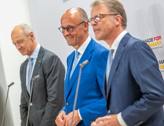 Roland Busch, Friedrich Merz, Christian Sewing, EUR, Germany, Berlin, September 30, 2026 Press statements by the Vice Chancellor and Federal Minister of Finance, along with Lars Klingbeil (SPD), Christian Sewing (Deutsche Bank), and Roland Busch (Siemens)
