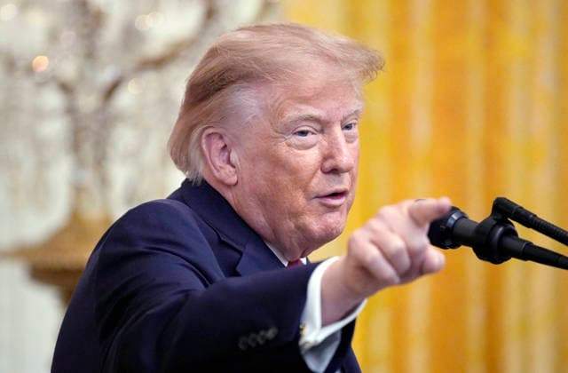 Donald Trump on Hispanic Heritage Month Celebration - Washington US President Donald Trump speaks during the Hispanic Heritage Month Celebration in the East Room of the White House in Washington , DC on September 30, 2026. Photo by Yuri Gripas ABACAPRESS.COM Washington DC United States  Copyright: xPool ABACAx