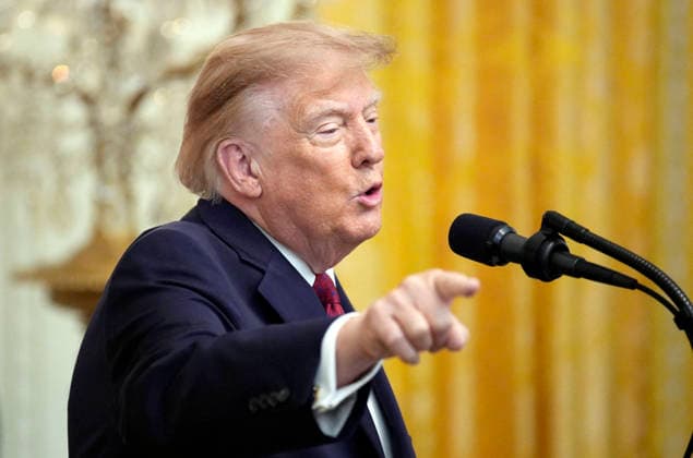 Donald Trump on Hispanic Heritage Month Celebration - Washington US President Donald Trump speaks during the Hispanic Heritage Month Celebration in the East Room of the White House in Washington , DC on September 30, 2026. Photo by Yuri Gripas ABACAPRESS.COM Washington DC United States  Copyright: xPool ABACAx