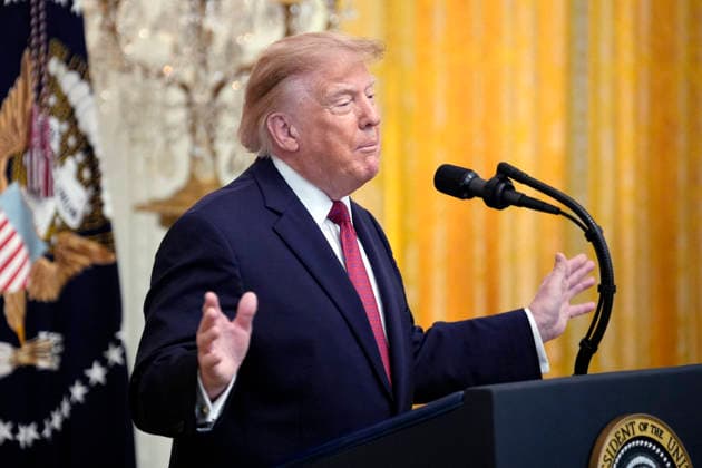 Donald Trump on Hispanic Heritage Month Celebration - Washington US President Donald Trump speaks during the Hispanic Heritage Month Celebration in the East Room of the White House in Washington , DC on September 30, 2026. Photo by Yuri Gripas ABACAPRESS.COM Washington DC United States  Copyright: xPool ABACAx