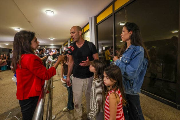 Flydubai passengers arrive in Tel Aviv TEL AVIV, ISRAEL - SEPTEMBER 30: Passengers are welcomed by their relatives at Ben Gurion Airport amid heightened security measures by Israeli forces in Tel Aviv, Israel, on September 30, 2026. A Flydubai aircraft carrying 174 passengers lands at the airport after making an emergency landing at Prince Sultan bin Abdulaziz International Airport in Tabuk, Saudi Arabia. Nir Keidar Anadolu Tel Aviv Israel. Editorial use only. Please get in touch for any other usage.  Copyright: x2026xAnadoluxNirxKeidarx