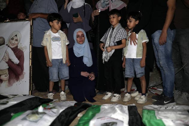 Gaza Families Bid Farewell to 105 Recovered Bodies Mourners bid farewell to the remains of 105 Palestinians recovered from beneath the rubble of the al-Taj block on al-Yarmouk Street in Gaza City on September 30, 2026. The Civil Defense said recovery efforts were carried out in coordination with an Egyptian committee, ahead of the burial of the remains. Photo by Belal Osama apaimages Gaza Gaza Strip Palestinian Territory 300926_Gaza_BO_00(12) Copyright: xapaimagesxBelalxOsamax xapaimagesx