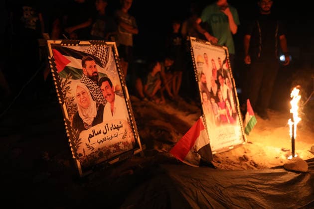 Gaza Families Bid Farewell to 105 Recovered Bodies Mourners bid farewell to the remains of 105 Palestinians recovered from beneath the rubble of the al-Taj block on al-Yarmouk Street in Gaza City on September 30, 2026. The Civil Defense said recovery efforts were carried out in coordination with an Egyptian committee, ahead of the burial of the remains. Photo by Belal Osama apaimages Gaza Gaza Strip Palestinian Territory 300926_Gaza_BO_00(18) Copyright: xapaimagesxBelalxOsamax xapaimagesx
