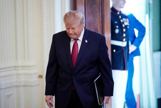 Donald Trump on Hispanic Heritage Month Celebration - Washington US President Donald Trump arrives to speak during the Hispanic Heritage Month Celebration in the East Room of the White House in Washington , DC on September 30, 2026. Photo by Yuri Gripas ABACAPRESS.COM Washington DC United States  Copyright: xPool ABACAx