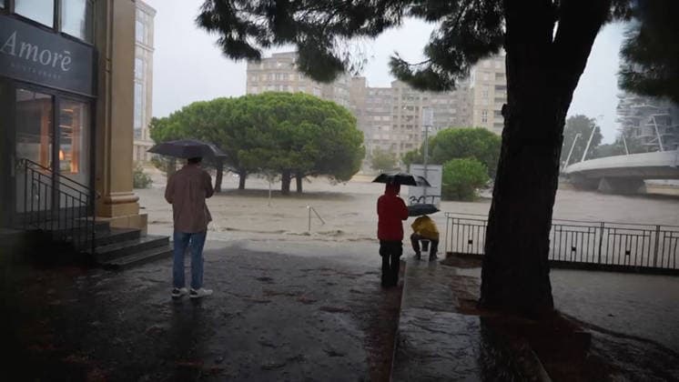 Flooding in Montpellier Caused by The Mediterranean Weather System - France The River Lez is in flood and is inundating the streets of Montpellier, France, on 30 September 2026. The Gard and Hérault departments are on red alert for rain and flooding due to the first Cévenol weather event of the autumn, which is already proving very intense. Significant rainfall totals have already been recorded, with over 200 mm in some places. Photo by CLPRESS ABACAPRESS.COM Montpellier France  Copyright: xCLPRESS ABACAx