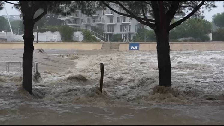 Flooding in Montpellier Caused by The Mediterranean Weather System - France The River Lez is in flood and is inundating the streets of Montpellier, France, on 30 September 2026. The Gard and Hérault departments are on red alert for rain and flooding due to the first Cévenol weather event of the autumn, which is already proving very intense. Significant rainfall totals have already been recorded, with over 200 mm in some places. Photo by CLPRESS ABACAPRESS.COM Montpellier France  Copyright: xCLPRESS ABACAx