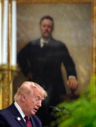 Donald Trump on Hispanic Heritage Month Celebration - Washington US President Donald Trump speaks during the Hispanic Heritage Month Celebration in the East Room of the White House in Washington , DC on September 30, 2026. Photo by Yuri Gripas ABACAPRESS.COM Washington DC United States  Copyright: xPool ABACAx