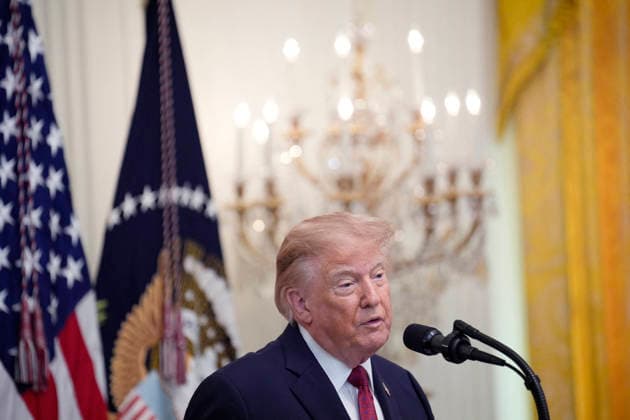 Donald Trump on Hispanic Heritage Month Celebration - Washington US President Donald Trump speaks during the Hispanic Heritage Month Celebration in the East Room of the White House in Washington , DC on September 30, 2026. Photo by Yuri Gripas ABACAPRESS.COM Washington DC United States  Copyright: xPool ABACAx