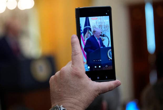 Donald Trump on Hispanic Heritage Month Celebration - Washington Guests take a picture of US President Donald Trump during the Hispanic Heritage Month Celebration in the East Room of the White House in Washington , DC on September 30, 2026. Photo by Yuri Gripas ABACAPRESS.COM Washington DC United States  Copyright: xPool ABACAx