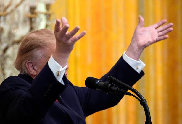 Donald Trump on Hispanic Heritage Month Celebration - Washington US President Donald Trump speaks during the Hispanic Heritage Month Celebration in the East Room of the White House in Washington , DC on September 30, 2026. Photo by Yuri Gripas ABACAPRESS.COM Washington DC United States  Copyright: xPool ABACAx