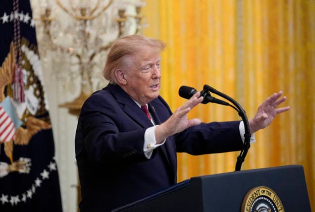 Donald Trump on Hispanic Heritage Month Celebration - Washington US President Donald Trump speaks during the Hispanic Heritage Month Celebration in the East Room of the White House in Washington , DC on September 30, 2026. Photo by Yuri Gripas ABACAPRESS.COM Washington DC United States  Copyright: xPool ABACAx