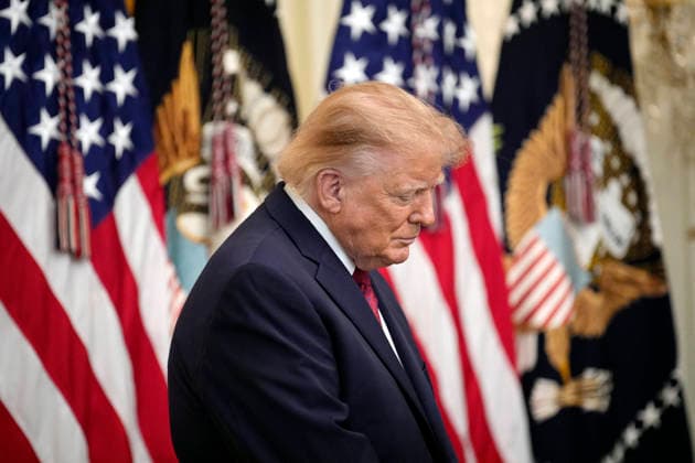 Donald Trump on Hispanic Heritage Month Celebration - Washington US President Donald Trump prays during the Hispanic Heritage Month Celebration in the East Room of the White House in Washington , DC on September 30, 2026. Photo by Yuri Gripas ABACAPRESS.COM Washington DC United States  Copyright: xPool ABACAx