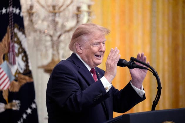 Donald Trump on Hispanic Heritage Month Celebration - Washington US President Donald Trump speaks during the Hispanic Heritage Month Celebration in the East Room of the White House in Washington , DC on September 30, 2026. Photo by Yuri Gripas ABACAPRESS.COM Washington DC United States  Copyright: xPool ABACAx