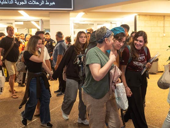 Passengers depart Ben Gurion International Airport after experiencing an attempted attack aboard a Fly Dubai flight in Lod, Israel on Wednesday, September 30, 2026. The Fly Dubai jet liner was transporting 180 passengers when a co-pilot, who was subdued by passengers, attempted to crash the plane as it approached Tel Aviv.  ISR20260608101 JimxHollander