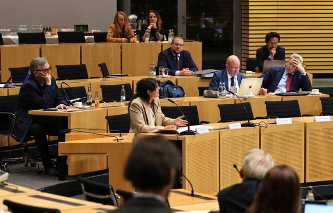 Thuringian State Parliament Justice Committee, September 30, 2026, Erfurt, Thuringian State Parliament, Justice Committee, Oral hearing on the motion by the Left Party faction to initiate proceedings to ban the AfD. Pictured: Hape Kerkeling, who is speaking, and Dr. Hans Georg Maassen (right) during the hearing, photographed by Valentina Chiofalo of the Society for Civil Liber