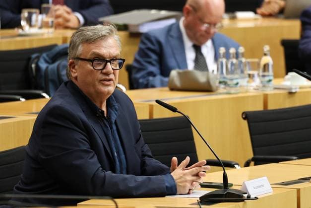 Thuringian State Parliament, Justice Committee, September 30, 2026, Erfurt, Thuringian State Parliament, Justice Committee, Oral Hearing on the Motion by the Left Party to Initiate Proceedings to Ban the AfD; Pictured: Hape Kerkeling, who was to testify during the hearing