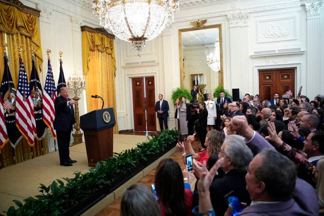 Donald Trump on Hispanic Heritage Month Celebration - Washington US President Donald Trump speaks during the Hispanic Heritage Month Celebration in the East Room of the White House in Washington on September 30, 2026. Photo by Yuri Gripas ABACAPRESS.COM Washington DC United States  Copyright: xPool ABACAx