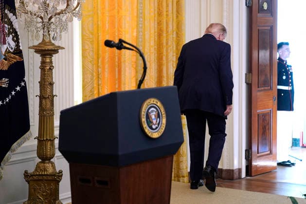 Donald Trump on Hispanic Heritage Month Celebration - Washington US President Donald Trump departs after attedning the Hispanic Heritage Month Celebration in the East Room of the White House in Washington on September 30, 2026. Photo by Yuri Gripas ABACAPRESS.COM Washington DC United States  Copyright: xPool ABACAx