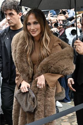 PFW Stella McCartney Outside Arrivals JR Jennifer Lopez arriving at the Stella McCartney show during Paris Fashion Week, in Paris, France on 30 September 2026. Photo by Julien Reynaud APS-Medias ABACAPRESS.COM Paris France  Copyright: xReynaudxJulien APS-Medias ABACAx