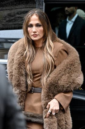 PFW Stella McCartney Outside Arrivals JR Jennifer Lopez arriving at the Stella McCartney show during Paris Fashion Week, in Paris, France on 30 September 2026. Photo by Julien Reynaud APS-Medias ABACAPRESS.COM Paris France  Copyright: xReynaudxJulien APS-Medias ABACAx