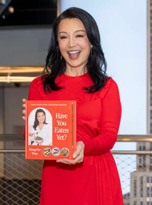 September 30, 2026, New York, New York, USA: MING NA WEN visits the Empire State Building in New York to celebrate the release of her debut cookbook and memoir, Have You Eaten Yet? 30 September 2026 New York USA  - ZUMAa265 20260930_zep_a265_010 Copyright: xEricxAcquayex
