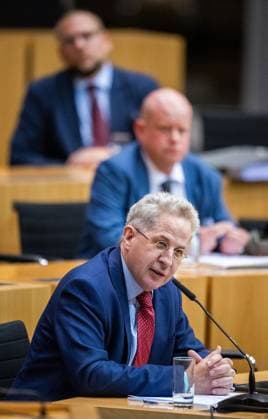 ORAL HEARING ON PROCEEDINGS TO BAN THE AFD ** FOR EDITORIAL PURPOSES ONLY ** EDITORIAL USE ONLY ** September 30, 2026, Erfurt: Oral hearing of the Justice Committee regarding proceedings to ban the AfD at the federal level in the Thuringian State Parliament. The motion was filed by the Left Party caucus. Pictured: Dr. Hans Georg Ma Copyright: SaschaxFromm doc87txu4esg8hq7qr4r98 ,EDITORIAL USE ONLY Copyright: SaschaxFromm
