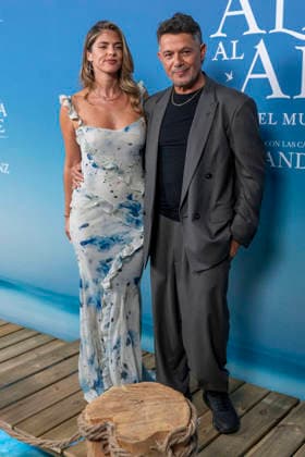 September 30, 2026, Madrid, Madrid, Spain: STEPHANIE CAYO and ALEJANDRO SANZ attend the premiere of the musical EL ALMA AL AIRE, featuring songs by Alejandro Sanz, at the Teatro Ocaso Coliseum in Madrid on September 30, 2026, in Madrid, Spain. Madrid Spain  - ZUMAc312 20260930_zsp_c312_060 Copyright: xOscarxManuelxSanchezx