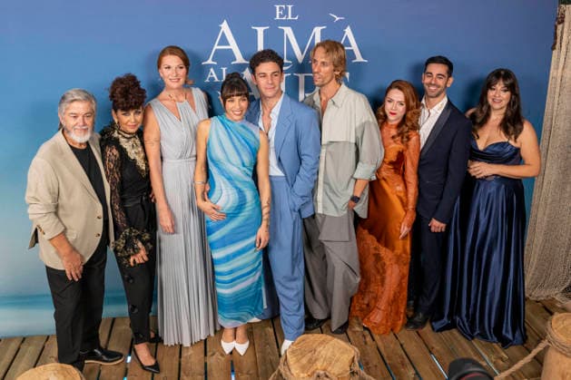 September 30, 2026, Madrid, Madrid, Spain: (L-R) ANTONIO MM - INMA LA CARBONERA - MIRIAM MADRID - AMANDA DIGON - PEPE NUFRIO - HUGO RUIZ - LYDIA FAIREN - NATAN SEGADO and INES LEON attend the premiere of the musical EL ALMA AL AIRE, featuring songs by Alejandro Sanz, at the Teatro Ocaso Coliseum in Madrid on September 30, 2026, in Madrid, Spain. Madrid Spain  - ZUMAc312 20260930_zsp_c312_005 Copyright: xOscarxManuelxSanchezx