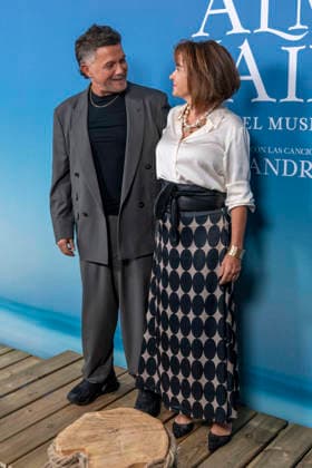 September 30, 2026, Madrid, Madrid, Spain: ALEJANDRO SANZ and General Director YOLANDA PEREZ ABEJON attend the premiere of the musical EL ALMA AL AIRE, featuring songs by Alejandro Sanz, at the Teatro Ocaso Coliseum in Madrid on September 30, 2026, in Madrid, Spain. Madrid Spain  - ZUMAc312 20260930_zsp_c312_034 Copyright: xOscarxManuelxSanchezx