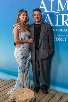 September 30, 2026, Madrid, Madrid, Spain: STEPHANIE CAYO and ALEJANDRO SANZ attend the premiere of the musical EL ALMA AL AIRE, featuring songs by Alejandro Sanz, at the Teatro Ocaso Coliseum in Madrid on September 30, 2026, in Madrid, Spain. Madrid Spain  - ZUMAc312 20260930_zsp_c312_039 Copyright: xOscarxManuelxSanchezx