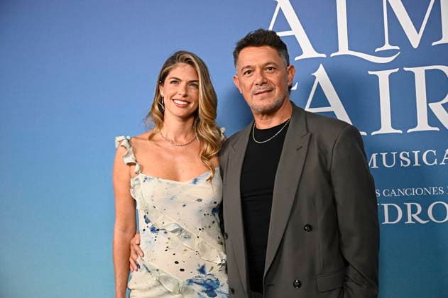 Premiere of the musical El alma al aire featuring songs by Alejandro Sanz Alejandro Sanz and Stephanie Cayo during the premiere of the musical El alma al aire at the Ocaso Coliseum Theater on September 30, 2026, in Madrid, Spain. This new musical, inspired by the songs of Alejandro Sanz, transforms some of the most iconic tracks of his career into the driving force behind a moving, relatable, and deeply human. A theatrical journey that speaks of freedom, the bonds that sustain us, and the courage needed to pursue what truly matters. MUSICAL PHOTOCALL Madrid, Spain  Copyright: xFranciscoxGuerrax 7811505