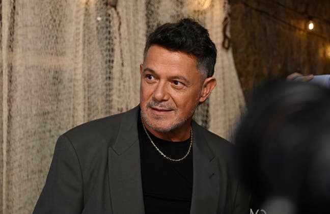 Premiere of the musical El alma al aire, featuring songs by Alejandro Sanz Alejandro Sanz during the premiere of the musical El alma al aire at the Ocaso Coliseum Theater on September 30, 2026, in Madrid, Spain. This new musical, inspired by the songs of Alejandro Sanz, transforms some of the most iconic tracks of his career into the driving force behind a moving story, relatable, and deeply human. A theatrical journey that speaks of freedom, the bonds that sustain us, and the courage needed to pursue what truly matters. MUSICAL PHOTOCALL Madrid, Madrid, Spain  Copyright: xFranciscoxGuerrax 7811507