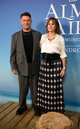 Premiere of the musical El alma al aire, featuring songs by Alejandro Sanz Alejandro Sanz during the premiere of the musical El alma al aire at the Ocaso Coliseum Theater on September 30, 2026, in Madrid, Spain. This new musical, inspired by the songs of Alejandro Sanz, transforms some of the most iconic tracks of his career into the driving force behind a moving, relatable, and deeply human. A theatrical journey that speaks of freedom, the bonds that sustain us, and the courage needed to pursue what truly matters. MUSICAL PHOTOCALL Madrid, Spain  Copyright: xFranciscoxGuerrax 7811514