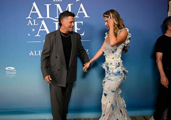 Premiere of the musical El alma al aire, featuring songs by Alejandro Sanz Alejandro Sanz and Stephanie Cayo during the premiere of the musical El alma al aire at the Ocaso Coliseum Theater on September 30, 2026, in Madrid, Spain. This new musical, inspired by the songs of Alejandro Sanz, transforms some of the most iconic tracks of his career into the driving force behind a moving story, relatable, and deeply human. A theatrical journey that speaks of freedom, the bonds that sustain us, and the courage needed to pursue what truly matters. MUSICAL PHOTOCALL Madrid, Spain  Copyright: xFranciscoxGuerrax 7811502