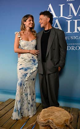 Premiere of the musical El alma al aire, featuring songs by Alejandro Sanz Alejandro Sanz and Stephanie Cayo during the premiere of the musical El alma al aire at the Ocaso Coliseum Theater on September 30, 2026, in Madrid, Spain. This new musical, inspired by the songs of Alejandro Sanz, transforms some of the most iconic tracks of his career into the driving force behind a moving story, relatable, and deeply human. A theatrical journey that speaks of freedom, the bonds that sustain us, and the courage needed to pursue what truly matters. MUSICAL PHOTOCALL Madrid, Spain  Copyright: xFranciscoxGuerrax 7811503