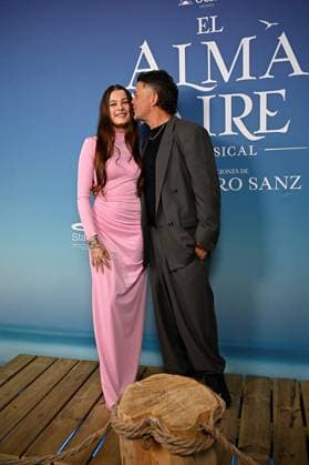 Premiere of the musical El alma al aire, featuring songs by Alejandro Sanz Alejandro Sanz and his daughter Manuela at the premiere of the musical El alma al aire at the Ocaso Coliseum Theater on September 30, 2026, in Madrid, Spain. This new musical, inspired by the songs of Alejandro Sanz, transforms some of the most iconic tracks of his career into the driving force behind a moving story, relatable, and deeply human. A theatrical journey that speaks of freedom, the bonds that sustain us, and the courage needed to pursue what truly matters. MUSICAL PHOTOCALL Madrid, Madrid, Spain  Copyright: xFranciscoxGuerrax 7811517