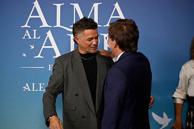 Premiere of the musical El alma al aire, featuring songs by Alejandro Sanz José Luis Martínez Almeida and Alejandro Sanz during the premiere of the musical El alma al aire at the Ocaso Coliseum Theater on September 30, 2026, in Madrid, Spain This new musical, inspired by the songs of Alejandro Sanz, transforms some of the most iconic tracks of his career into the driving force behind a moving story, relatable, and deeply human. A theatrical journey that explores freedom, the bonds that sustain us, and the courage needed to pursue what truly matters. MUSICAL PHOTOCALL Madrid, Spain  Copyright: xFranciscoxGuerrax 7811528
