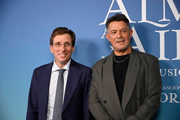 Premiere of the musical El alma al aire, featuring songs by Alejandro Sanz José Luis Martínez Almeida and Alejandro Sanz during the premiere of the musical El alma al aire at the Ocaso Coliseum Theater on September 30, 2026, in Madrid, Spain This new musical, inspired by the songs of Alejandro Sanz, transforms some of the most iconic tracks of his career into the driving force behind a moving story, relatable, and deeply human. A theatrical journey that explores freedom, the bonds that sustain us, and the courage needed to pursue what truly matters. MUSICAL PHOTOCALL Madrid, Spain  Copyright: xFranciscoxGuerrax 7811531