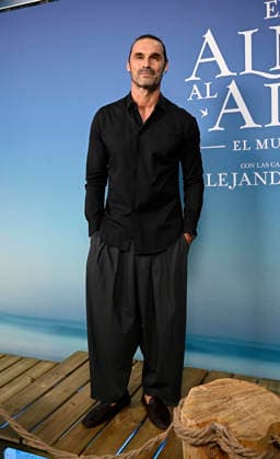Premiere of the musical El alma al aire featuring songs by Alejandro Sanz Iván Sánchez during the premiere of the musical El alma al aire at the Ocaso Coliseum Theater on September 30, 2026, in Madrid, Spain. This new musical, inspired by the songs of Alejandro Sanz, transforms some of the most iconic tracks of his career into the driving force behind a moving, relatable, and deeply human. A theatrical journey that speaks of freedom, the bonds that sustain us, and the courage needed to pursue what truly matters. MUSICAL PHOTOCALL Madrid, Spain  Copyright: xFranciscoxGuerrax 7811535